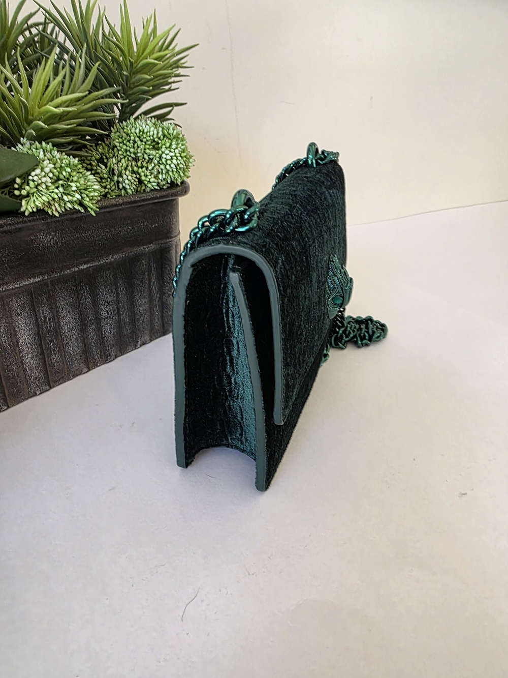 Kurt Geiger Shoreditch Small Emerald Green Velvet Crossbody Bag Mirror - Picture 12 of 15